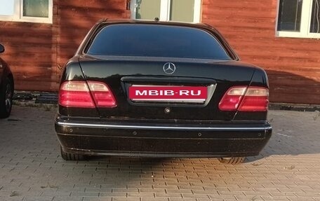 Mercedes-Benz E-Класс, 2001 год, 520 000 рублей, 3 фотография