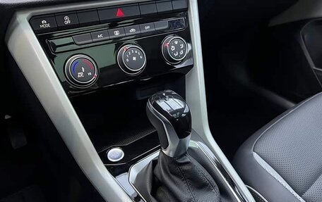 Volkswagen T-Roc I, 2023 год, 2 336 000 рублей, 8 фотография