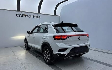 Volkswagen T-Roc I, 2023 год, 2 336 000 рублей, 5 фотография