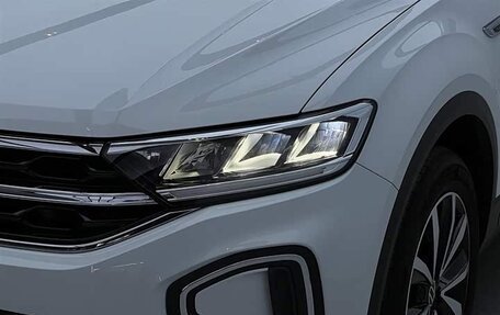 Volkswagen T-Roc I, 2023 год, 2 336 000 рублей, 3 фотография