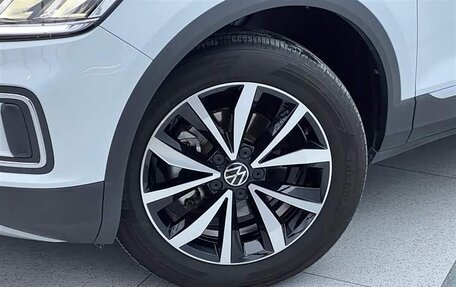 Volkswagen T-Roc I, 2023 год, 2 336 000 рублей, 7 фотография