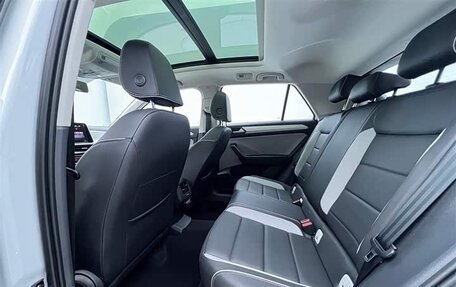 Volkswagen T-Roc I, 2023 год, 2 336 000 рублей, 10 фотография