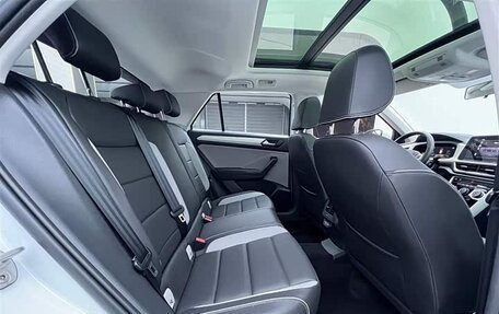 Volkswagen T-Roc I, 2023 год, 2 336 000 рублей, 13 фотография