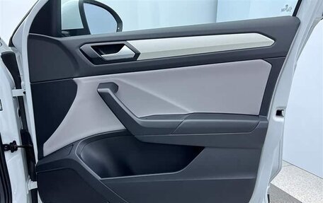 Volkswagen T-Roc I, 2023 год, 2 336 000 рублей, 14 фотография