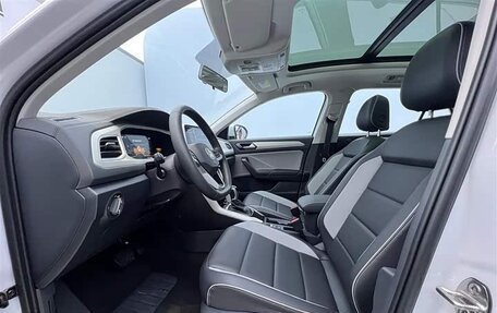 Volkswagen T-Roc I, 2023 год, 2 336 000 рублей, 21 фотография