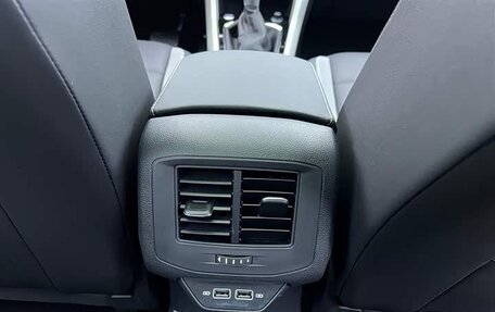 Volkswagen T-Roc I, 2023 год, 2 336 000 рублей, 18 фотография