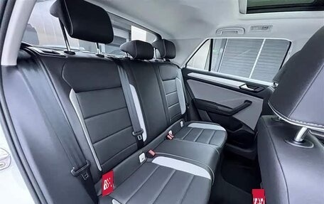 Volkswagen T-Roc I, 2023 год, 2 336 000 рублей, 12 фотография