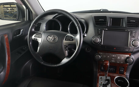 Toyota Highlander III, 2012 год, 2 149 000 рублей, 10 фотография