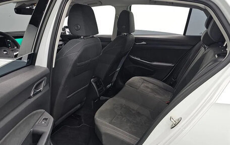 Volkswagen Golf VIII, 2022 год, 2 400 006 рублей, 13 фотография