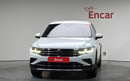 Volkswagen Tiguan II, 2022 год, 2 800 006 рублей, 1 фотография