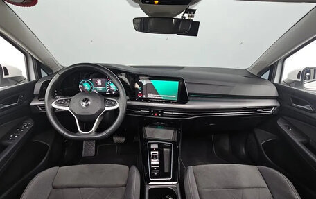 Volkswagen Golf VIII, 2022 год, 2 400 006 рублей, 18 фотография