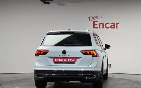 Volkswagen Tiguan II, 2022 год, 2 800 006 рублей, 2 фотография