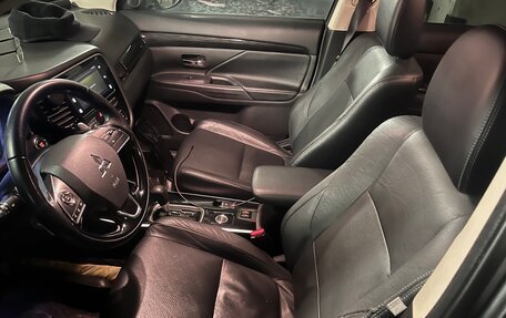 Mitsubishi Outlander III рестайлинг 3, 2017 год, 1 850 000 рублей, 6 фотография