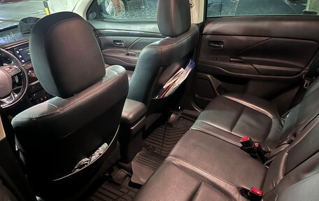 Mitsubishi Outlander III рестайлинг 3, 2017 год, 1 850 000 рублей, 5 фотография