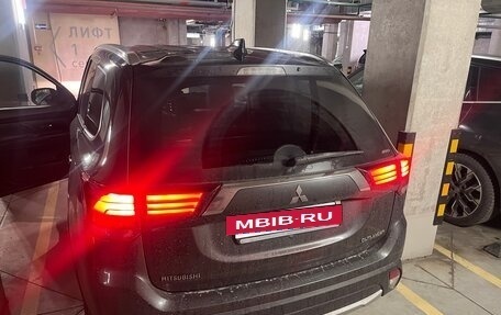 Mitsubishi Outlander III рестайлинг 3, 2017 год, 1 850 000 рублей, 4 фотография