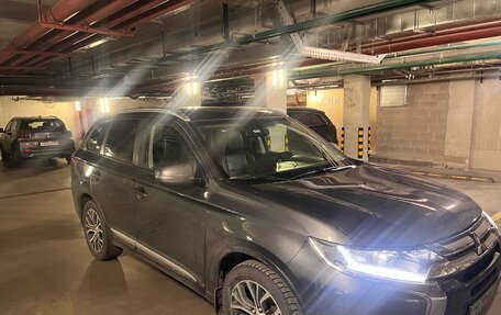 Mitsubishi Outlander III рестайлинг 3, 2017 год, 1 850 000 рублей, 12 фотография