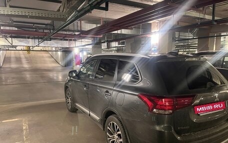 Mitsubishi Outlander III рестайлинг 3, 2017 год, 1 850 000 рублей, 15 фотография