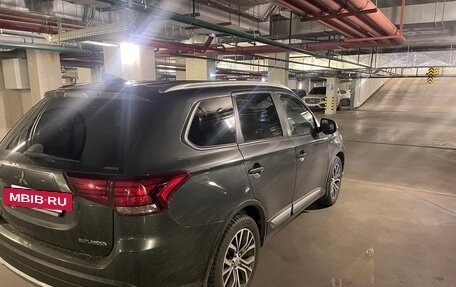 Mitsubishi Outlander III рестайлинг 3, 2017 год, 1 850 000 рублей, 14 фотография