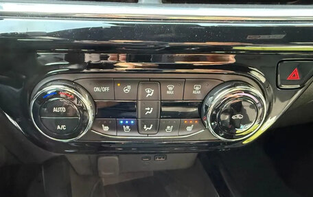 Chevrolet Trax, 2023 год, 1 800 077 рублей, 12 фотография