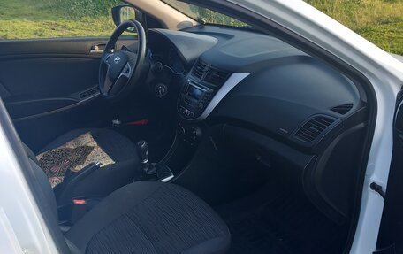 Hyundai Solaris II рестайлинг, 2015 год, 850 000 рублей, 2 фотография