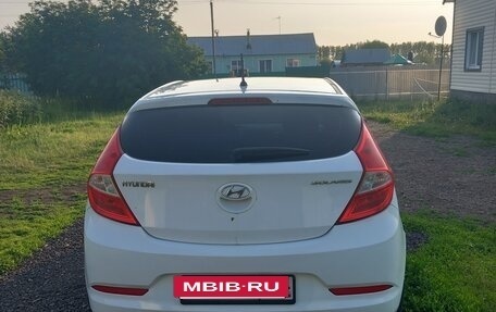 Hyundai Solaris II рестайлинг, 2015 год, 850 000 рублей, 5 фотография