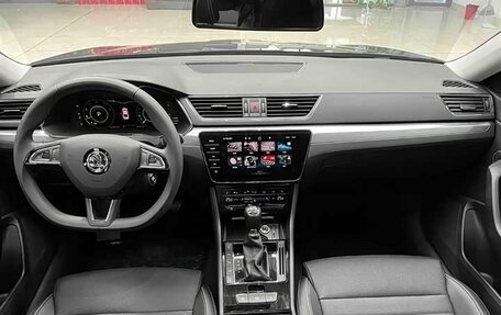 Skoda Superb III рестайлинг, 2024 год, 2 400 000 рублей, 8 фотография