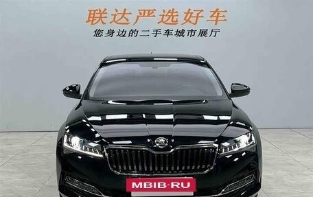 Skoda Superb III рестайлинг, 2024 год, 2 400 000 рублей, 2 фотография