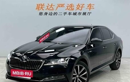 Skoda Superb III рестайлинг, 2024 год, 2 400 000 рублей, 3 фотография