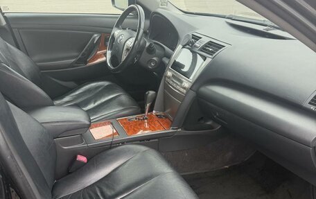 Toyota Camry, 2010 год, 999 999 рублей, 2 фотография