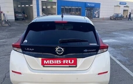 Nissan Leaf II, 2017 год, 1 799 000 рублей, 3 фотография