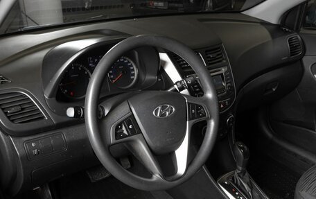 Hyundai Solaris II рестайлинг, 2015 год, 1 220 000 рублей, 5 фотография