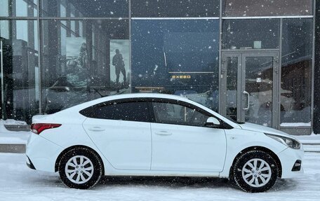 Hyundai Solaris II рестайлинг, 2018 год, 1 100 000 рублей, 4 фотография