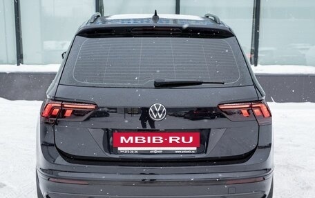 Volkswagen Tiguan II, 2021 год, 2 589 000 рублей, 5 фотография