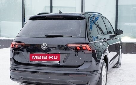 Volkswagen Tiguan II, 2021 год, 2 589 000 рублей, 6 фотография