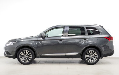 Mitsubishi Outlander III рестайлинг 3, 2021 год, 2 570 000 рублей, 8 фотография