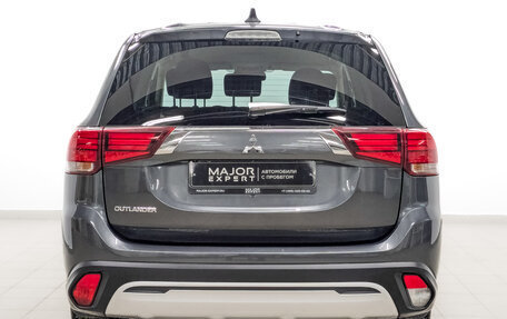 Mitsubishi Outlander III рестайлинг 3, 2021 год, 2 570 000 рублей, 6 фотография