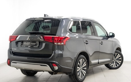Mitsubishi Outlander III рестайлинг 3, 2021 год, 2 570 000 рублей, 5 фотография