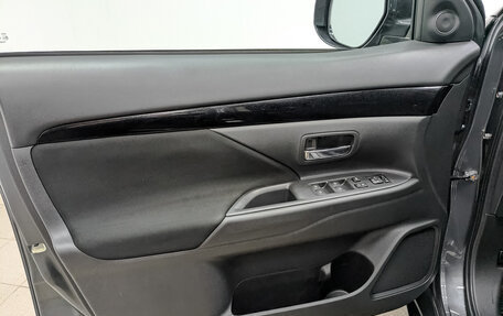 Mitsubishi Outlander III рестайлинг 3, 2021 год, 2 570 000 рублей, 19 фотография