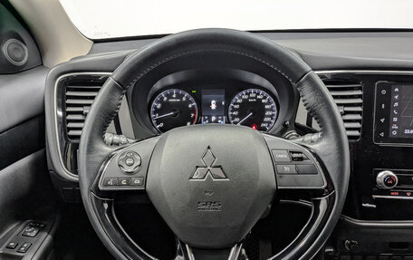 Mitsubishi Outlander III рестайлинг 3, 2021 год, 2 570 000 рублей, 21 фотография