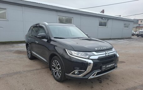 Mitsubishi Outlander III рестайлинг 3, 2019 год, 2 690 000 рублей, 3 фотография