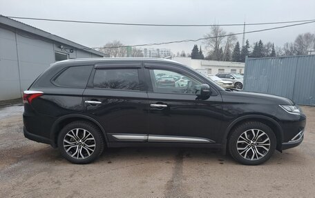 Mitsubishi Outlander III рестайлинг 3, 2019 год, 2 690 000 рублей, 4 фотография