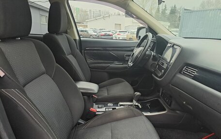 Mitsubishi Outlander III рестайлинг 3, 2019 год, 2 690 000 рублей, 11 фотография