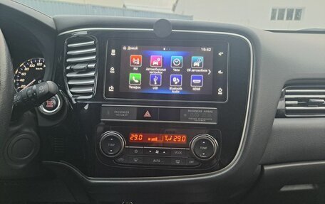 Mitsubishi Outlander III рестайлинг 3, 2019 год, 2 690 000 рублей, 15 фотография