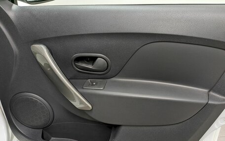 Renault Logan II, 2017 год, 790 000 рублей, 18 фотография