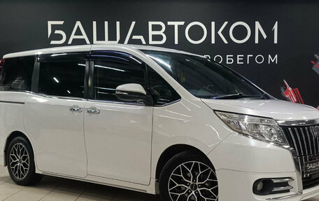 Toyota Esquire I, 2015 год, 2 050 000 рублей, 3 фотография