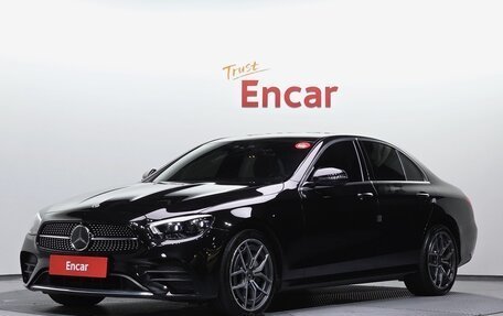 Mercedes-Benz E-Класс, 2022 год, 4 900 000 рублей, 1 фотография