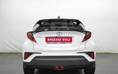Toyota C-HR I рестайлинг, 2022 год, 2 890 000 рублей, 6 фотография