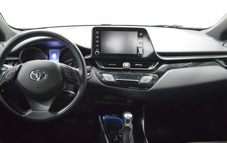 Toyota C-HR I рестайлинг, 2022 год, 2 890 000 рублей, 14 фотография