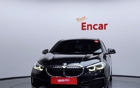 BMW 1 серия, 2021 год, 1 800 000 рублей, 3 фотография