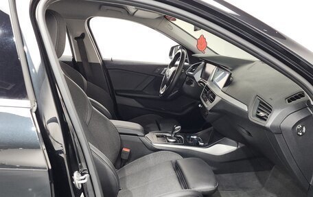 BMW 1 серия, 2021 год, 1 800 000 рублей, 8 фотография